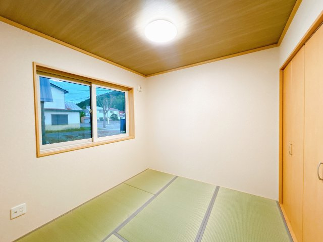 紋別郡遠軽町西町３丁目３－２６０　中古売家|【リフォーム後】１階和室別アングルです。