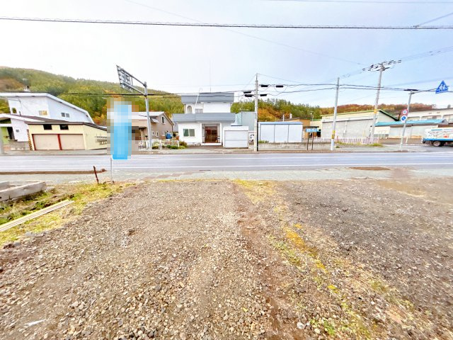 紋別郡遠軽町西町３丁目３－２６０　中古売家|【リフォーム後】駐車スペースにある車庫の内部写真です。経年で痛みや歪みはありますので解体撤去致します。駐車場スペースは広くなります。