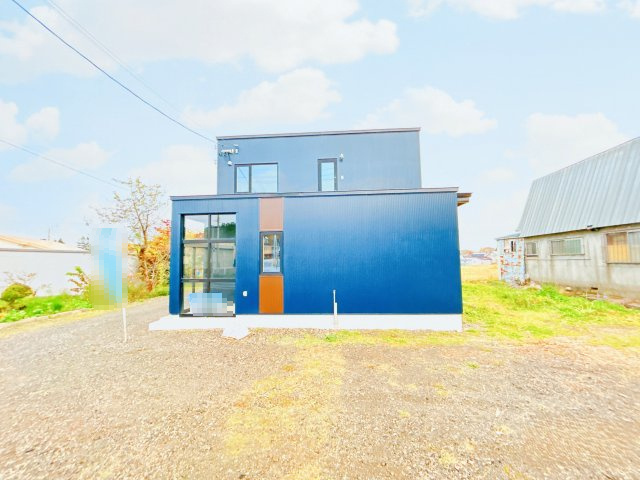 【外観】 | 紋別郡遠軽町西町３丁目３－２６０　中古売家 | 【リフォーム後】外観写真です。外壁と屋根も含めて塗装を行いました。