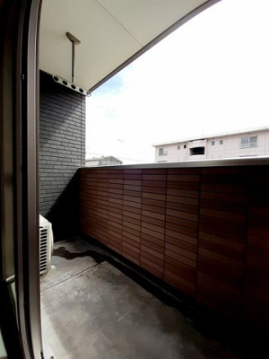 【バルコニー】 | エルグラード泉 | お洗濯にも便利なバルコニー付き