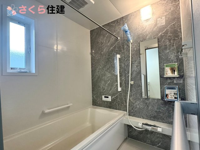 いろどりアイタウン栃木市平柳町３丁目22-P2　8号棟の浴室|梅雨の時期は大活躍の浴室乾燥機！家族の数だけ増える洗濯物もしっかり乾かせます