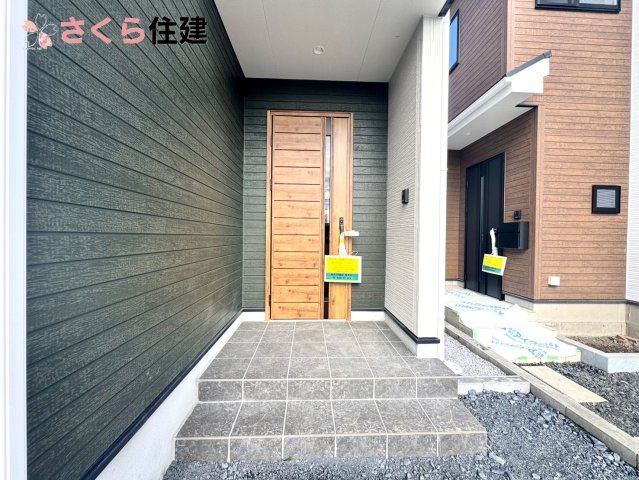 いろどりアイタウン栃木市平柳町３丁目22-P2　8号棟の玄関|夜間でも来訪者の顔を認識できるLEDライトを装備！ＴＶモニター付きインターフォンで安心のセキュリティ