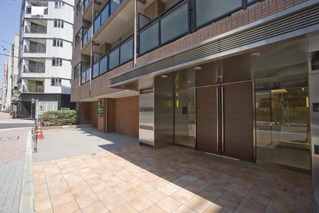 港区麻布十番２丁目の賃貸マンションのエントランス| 