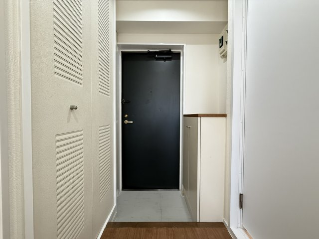 横浜市南区井土ケ谷下町の賃貸マンションの玄関