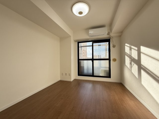 横浜市南区井土ケ谷下町の賃貸マンションの居間・リビング