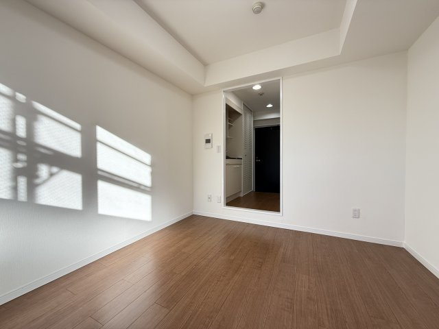 横浜市南区井土ケ谷下町の賃貸マンションの居間・リビング