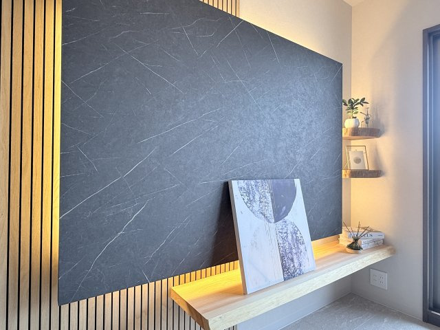 レックス・フェスタ野洲　天然木フルリノベーションの居間・リビング