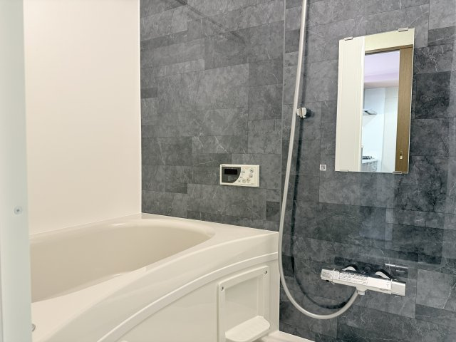 レックス・フェスタ野洲　天然木フルリノベーションの浴室