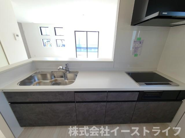 【新築戸建】　いわき市錦町花ノ井3期のキッチン|2号棟写真　浄水器が設置されており、安全でおいしい水を手軽に利用できます。