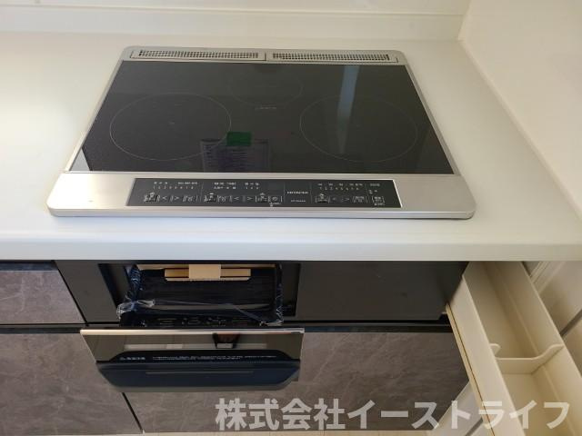 【新築戸建】　いわき市錦町花ノ井3期のキッチン|2号棟写真　使い勝手の良いシステムキッチンです。ＩＨなので安心・安全です。