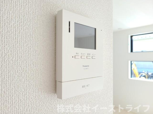 【新築戸建】　いわき市錦町花ノ井3期のセキュリティ|2号棟写真　玄関のドアを開けることなく来客の顔や声を確認できるため、トラブルの防止につながります