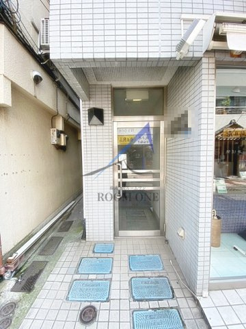 ロイヤルコスモのエントランス|エントランスです。