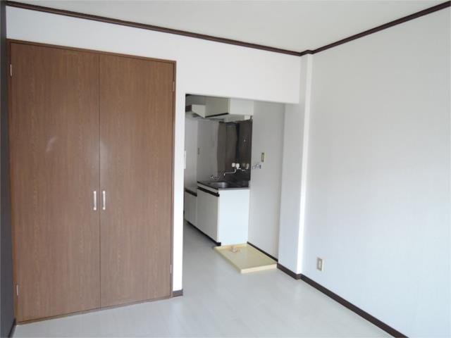 セゾンドゥーの内装|洋室からキッチンへ