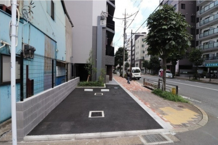 ルジェンテ・バリュ上野根岸の駐車場