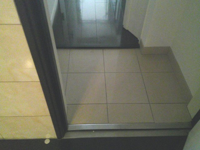 大阪市中央区今橋１丁目の賃貸マンションの玄関