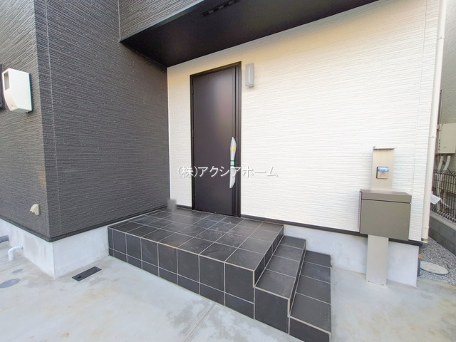 所沢市北中1丁目・全1棟　新築一戸建　～LDK18帖～の玄関|2026年1月15日撮影