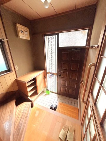 中野東6丁目戸建の玄関