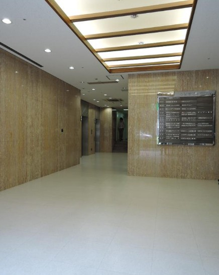 郵政福祉心斎橋ビルのエントランス