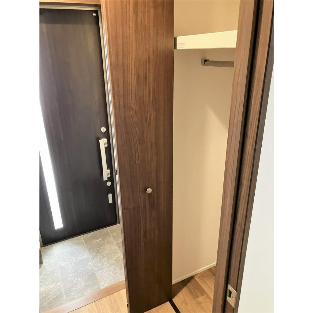 北新宿戸建の玄関