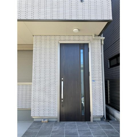 北新宿戸建の玄関