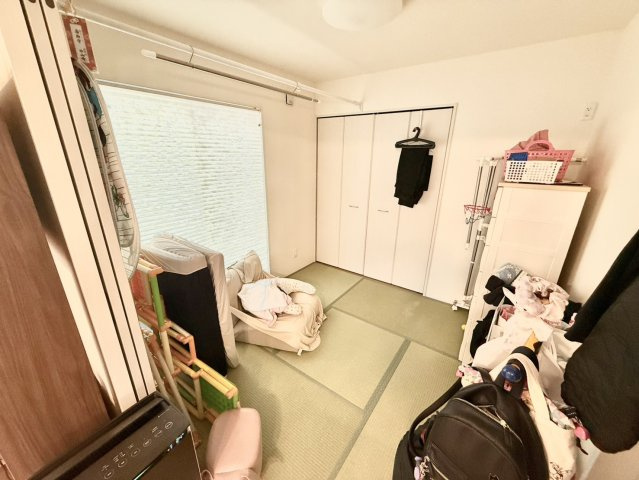 八幡市八幡女郎花　中古一戸建ての和室|一室あると便利な和室は客間としてだけでなく、小さなお子様のプレイルームや食後のくつろぎスペースとしてもご利用いただけます。
