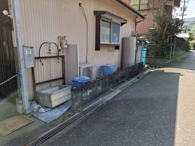 売土地　静岡市葵区瀬名６丁目の前面道路含む現地写真