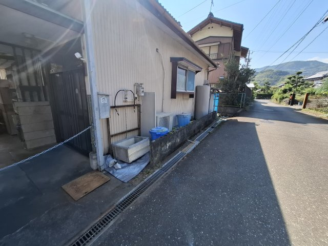 売土地　静岡市葵区瀬名６丁目の前面道路含む現地写真