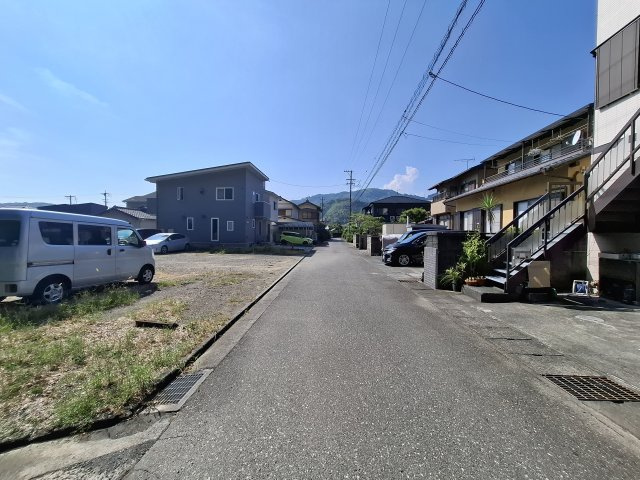 売土地　静岡市葵区瀬名６丁目の前面道路含む現地写真