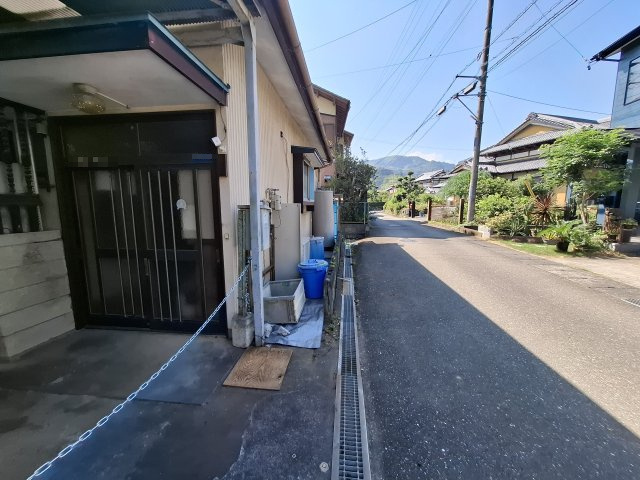 売土地　静岡市葵区瀬名６丁目の前面道路含む現地写真