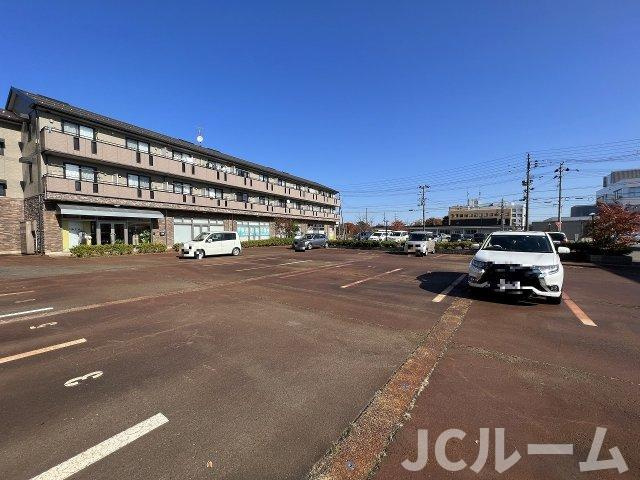 ロイヤルパレス春日山の駐車場