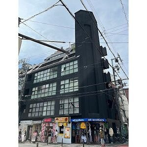 大阪市中央区西心斎橋２丁目の店舗事務所の外観