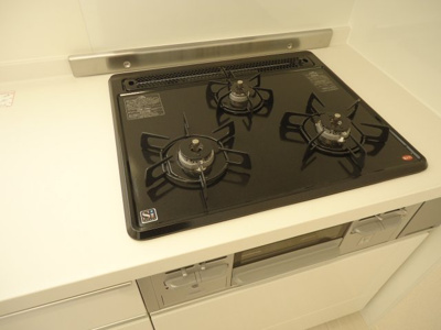 【キッチン】 | D-room椿 | 3口ガスコンロ付き