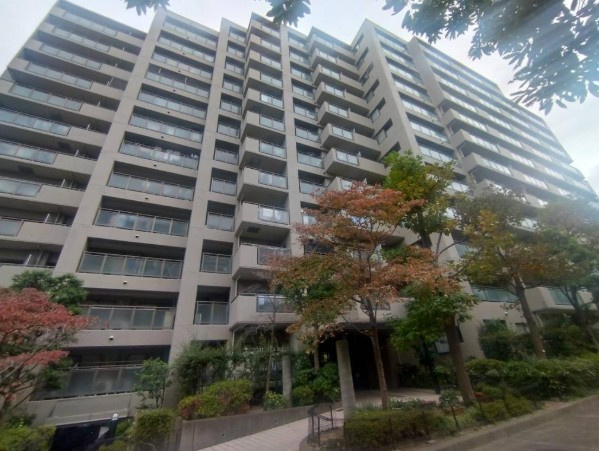 オークヒルズ香里弐番館の外観|新しい生活にいかがでしょうか？外観はお住まいの顔になります。こだわりたいポイントですね。水回りリフォームやリノベーションも承ってます。
■現地見学・資金計画相談・住宅ローン相談もお問合せ受付中■