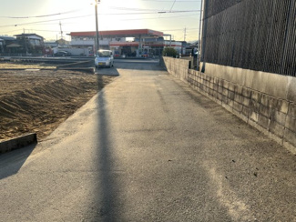 【前面道路含む現地写真】