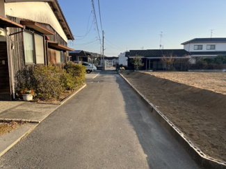 【前面道路含む現地写真】