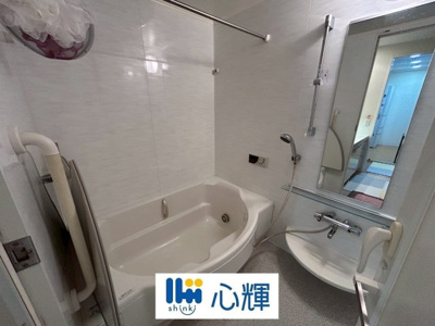 【浴室】 | サーパス松山町 5階 中古マンション | ゆったりと寛げるバスルーム。一日の疲れを癒してくれる空間です。
