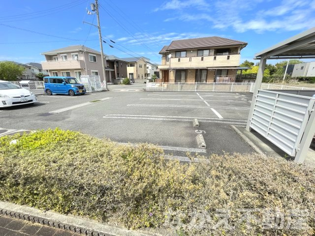 【駐車場】