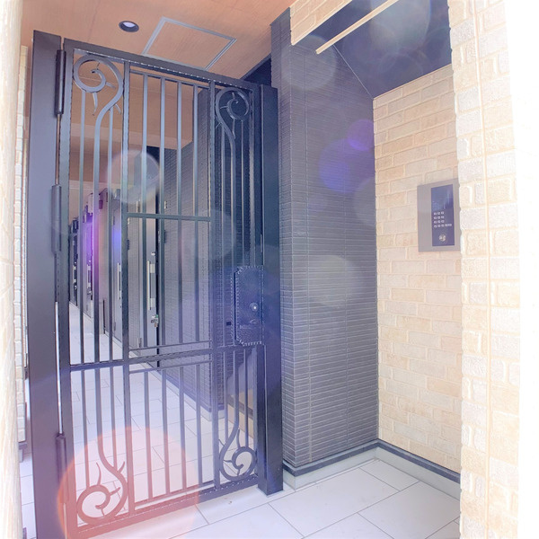 BRAVE　FUNABASHIのエントランス