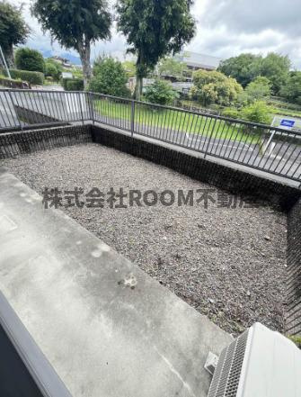 グリーンゲーブルス参番館のバルコニー|暖かな日差しのふりそそぐバルコニー