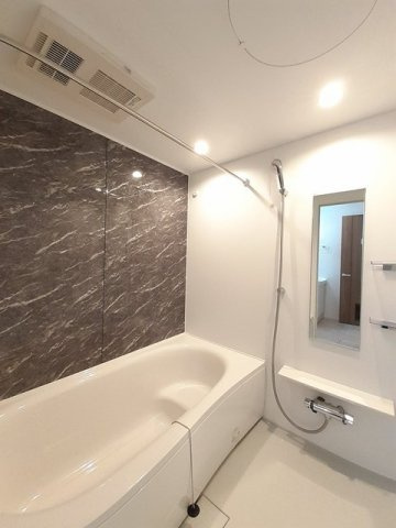 サニーの浴室|落ち着いた空間のお風呂です