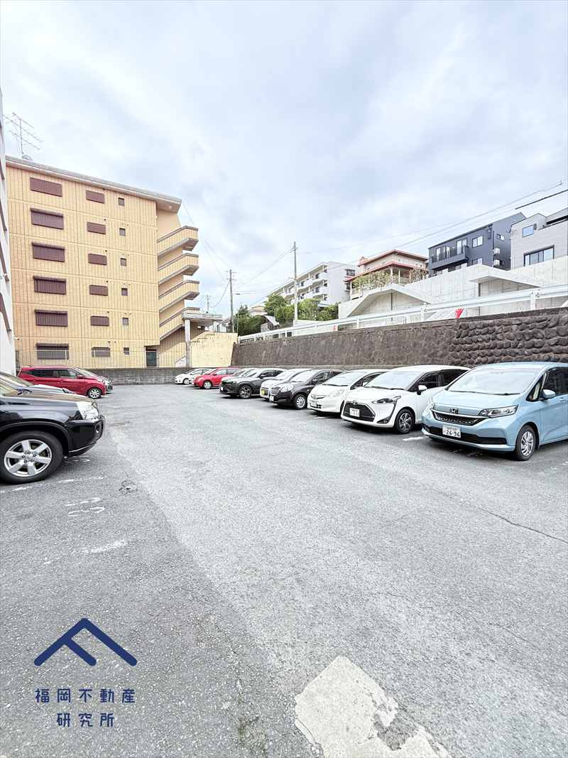 大池シャインハイツの駐車場