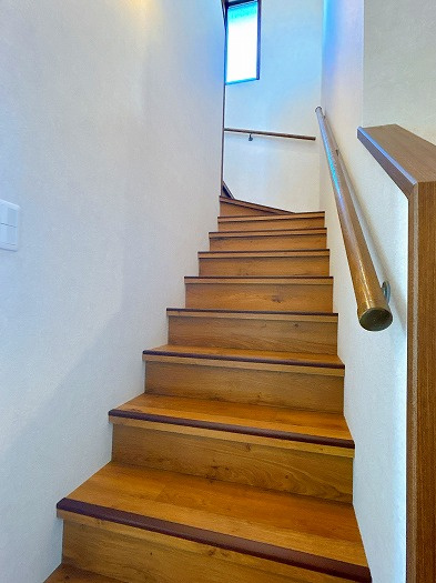 リフォーム住宅　日野南８丁目の内装|階段