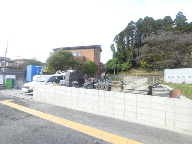 鳥栖市平田町2期　1号棟の前面道路含む現地写真