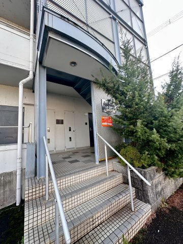 サンシャイン茨木のエントランス