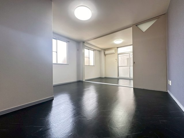 サンシャイン茨木の居間・リビング