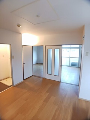 【居間・リビング】 | アーバンＣＩＴＹ２１ | こちらの居間で趣味の時間をお楽しみください