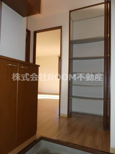 フォーレス若葉の玄関