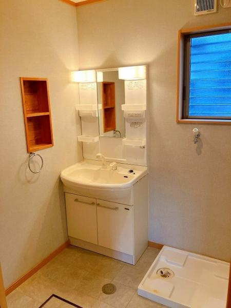 リフォーム住宅　仏生寺の独立洗面台