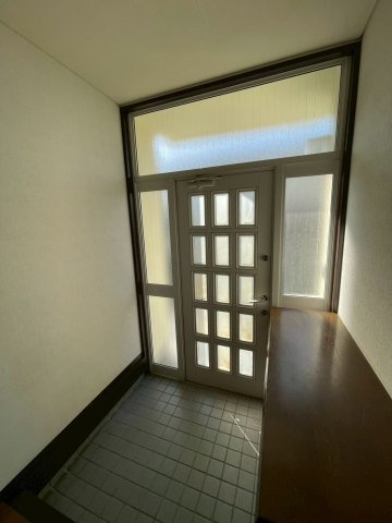 萩生　中古住宅の玄関