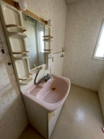 萩生　中古住宅の洗面所